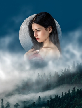 迷雾森林圆月美女合影摄影图片